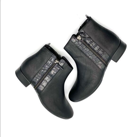 NWB GABOR Comfort Black Leather Ankle Boots Low Heel Back Zip US 8H Wide Fit - Picture 1 of 12